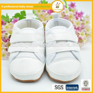 Chaussures bébé en toile d&#39;approvisionnement